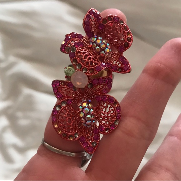 Jewelry - Maroon pink double floral cocktail ring 💐